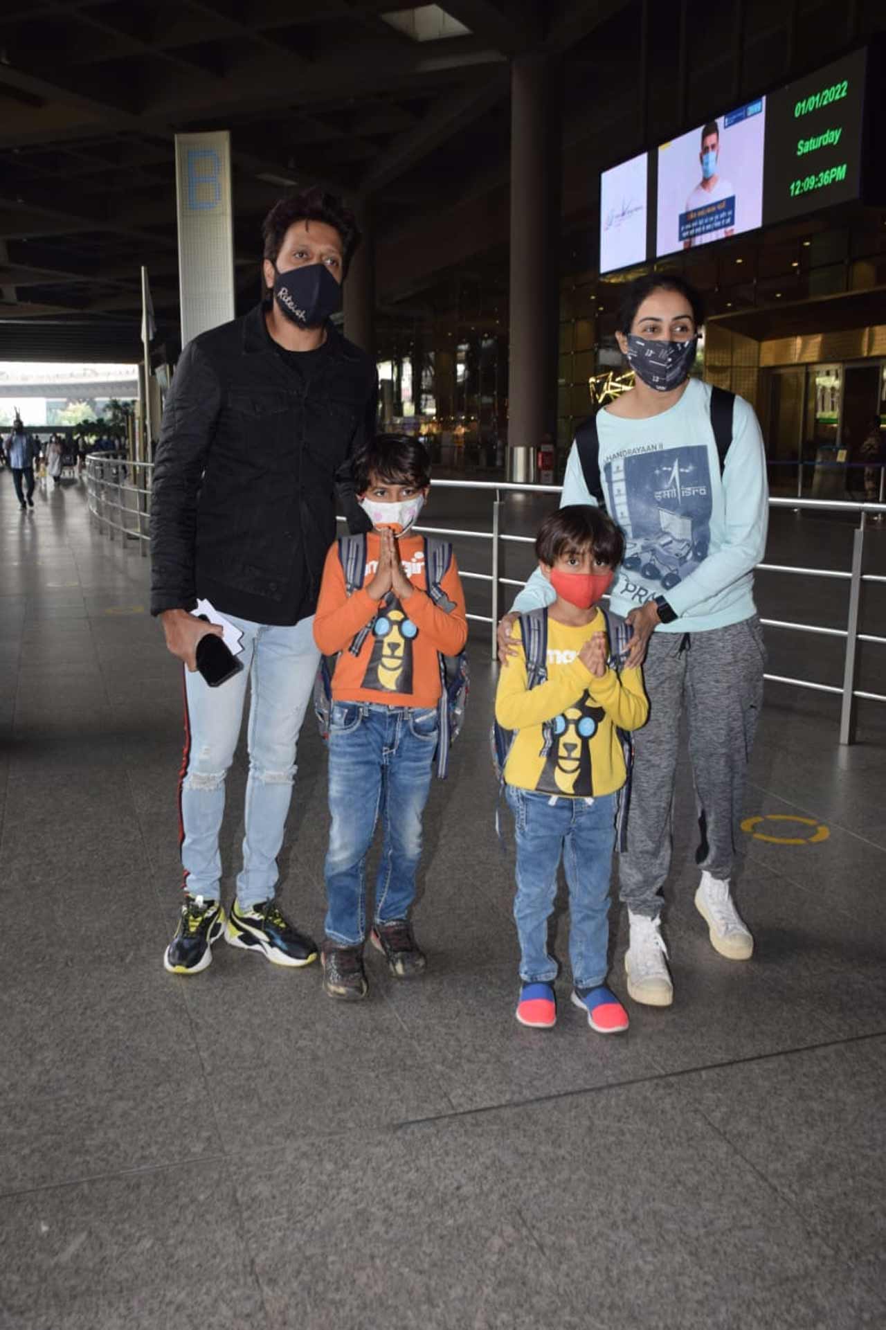 Riteish Deshmukh and his wife Genelia were snapped together with their kids at the Mumbai airport. The adorable duo was snapped doing namaste to the paparazzi, and they were caught off guard greeting the shutterbugs.