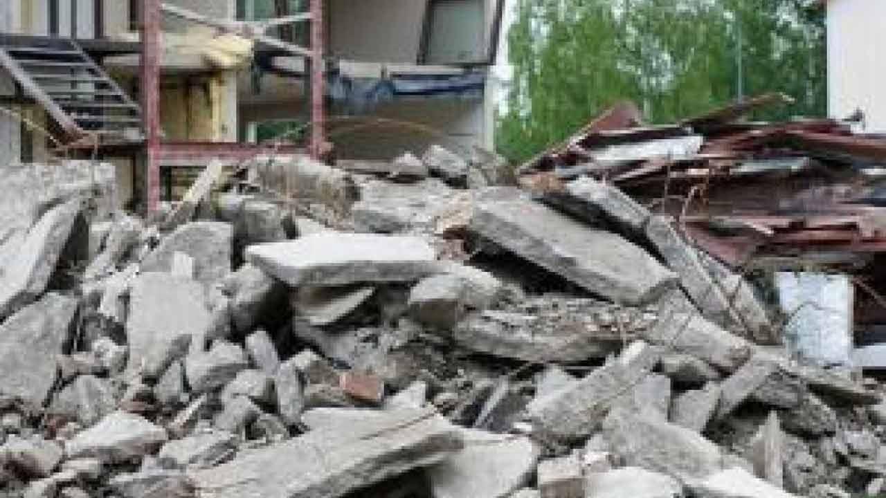 Mumbai: Two sustain minor injuries in house collapse in Malad