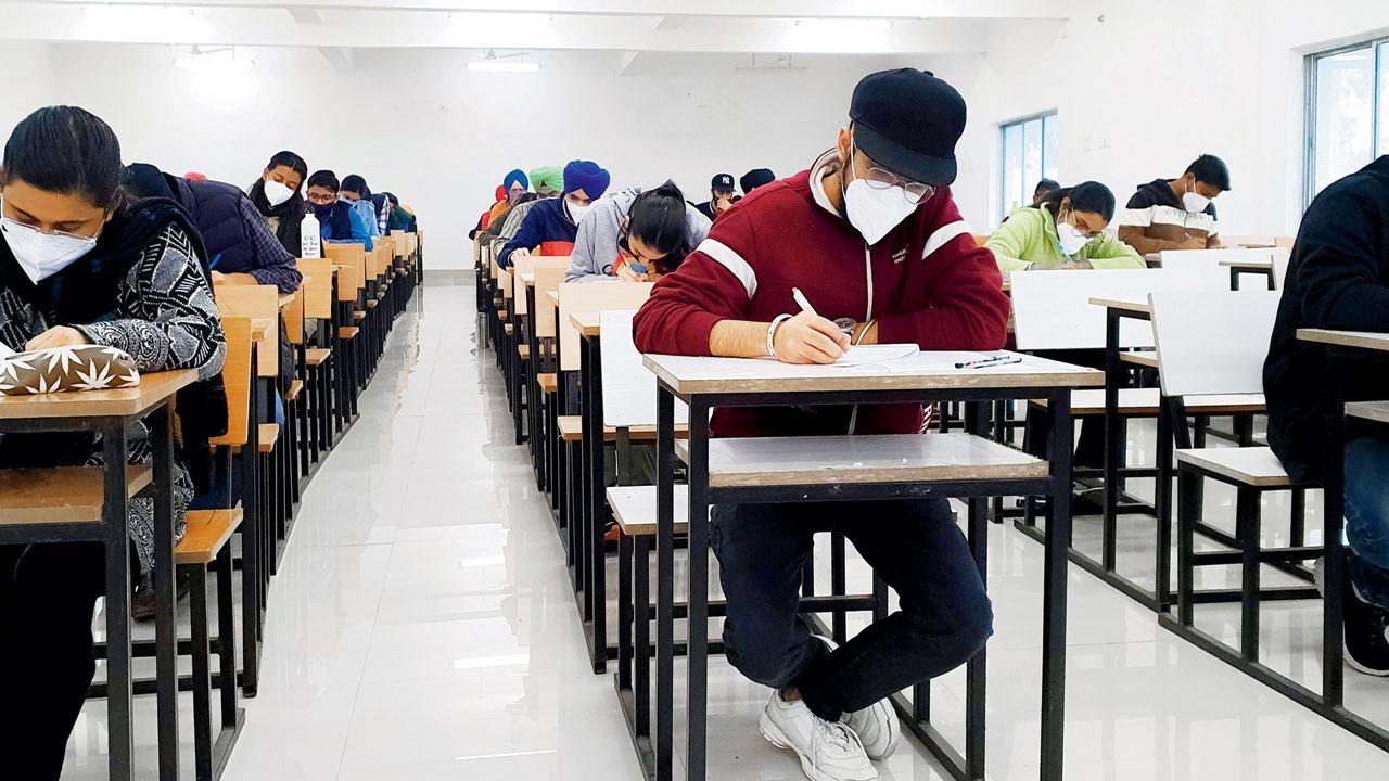 Maharashtra decides to discontinue physical classes in colleges, universities till Feb 15