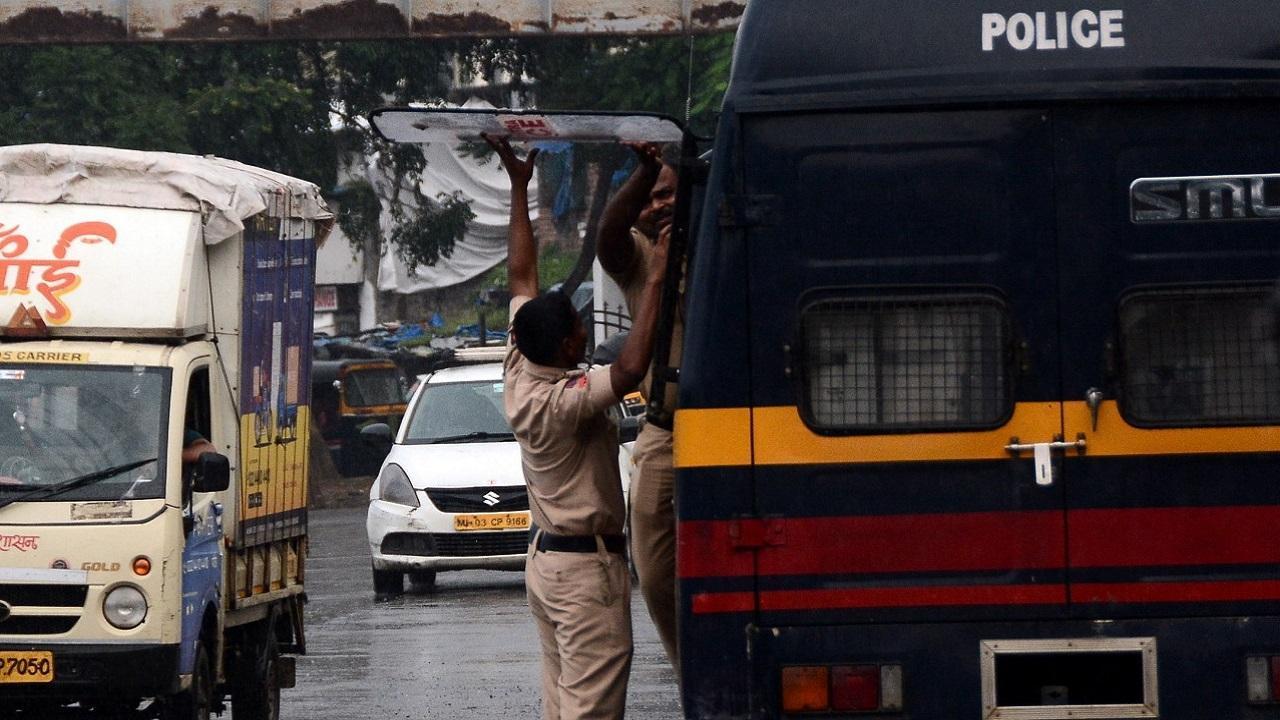 120 Mumbai policemen test Covid-19 positive including 1 death in last 24 hours