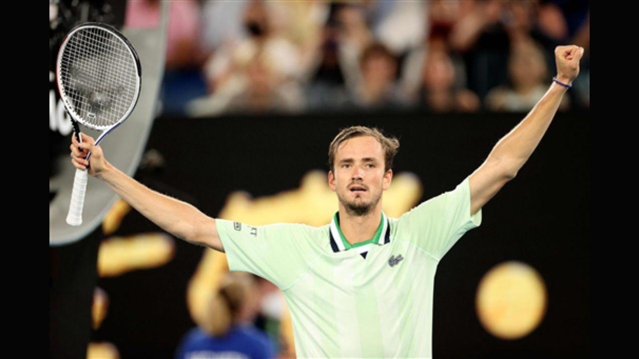 Australian Open 2022: Daniil Medvedev dominates Stefanos Tsitsipas to enter final, sets Nadal showdown