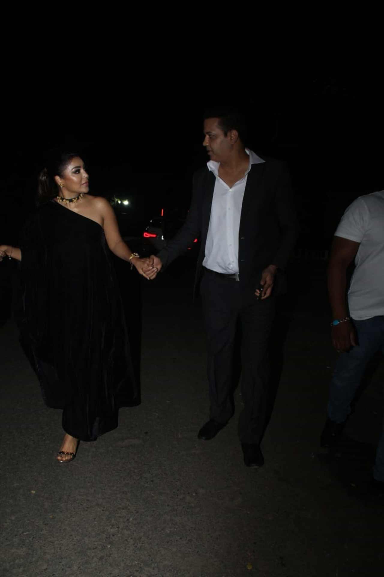 Debina Bonnerjee and Rahul Mahajan were snapped together for shooting an event. The ex-Bigg Boss contestant showed off his chivalrous side by helping Debina walk the road in her pretty black ensemble.