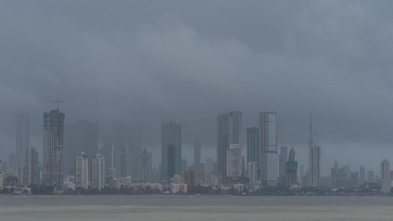 Watch: Gulf storm leaves Mumbai covered in dust