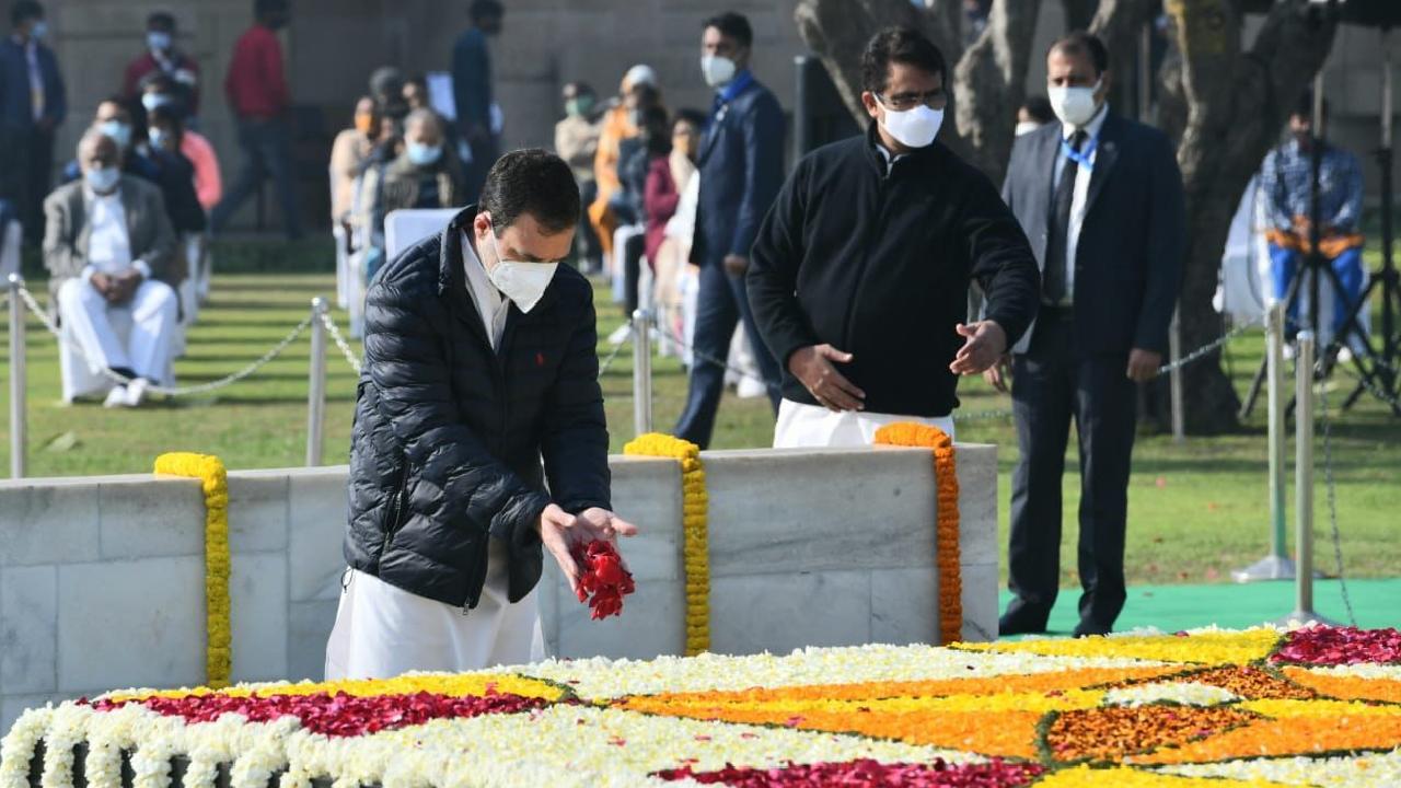 PM Modi, President Kovind and Congress leader Rahul Gandhi pay homage to Mahatma Gandhi 
