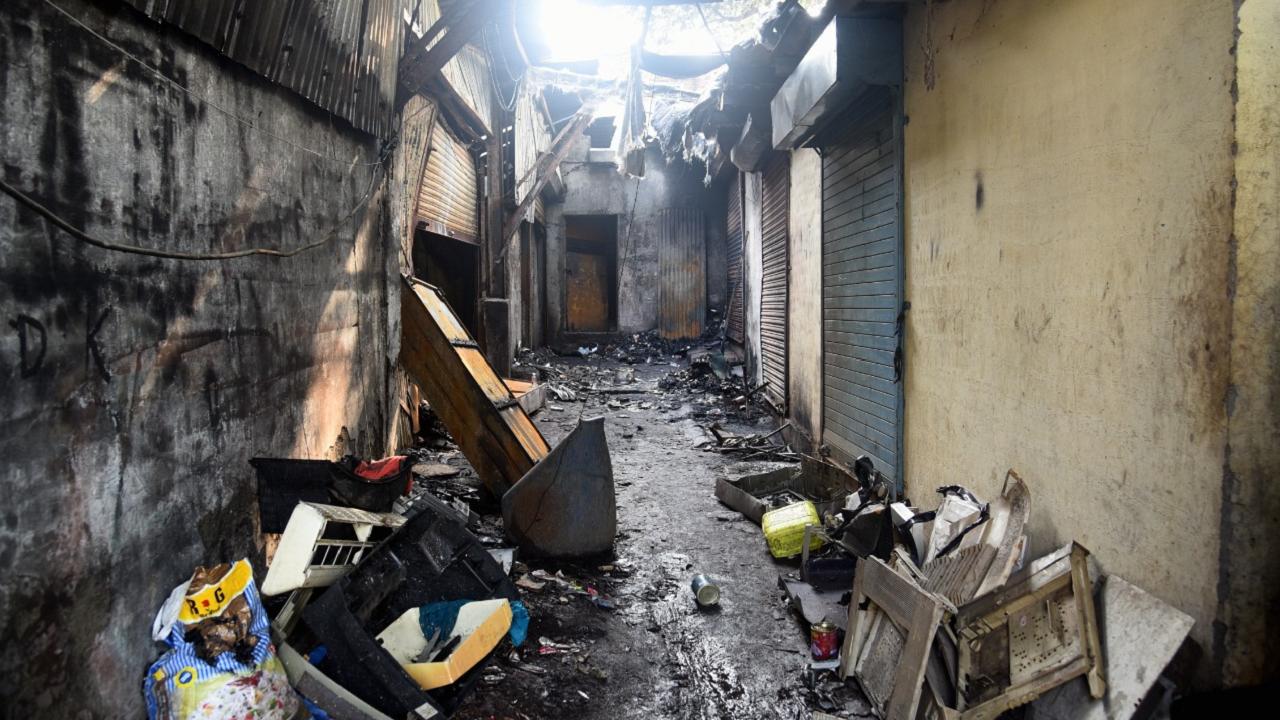 Fire in furniture scrap shop in Ghatkopar; 2 girls hurt