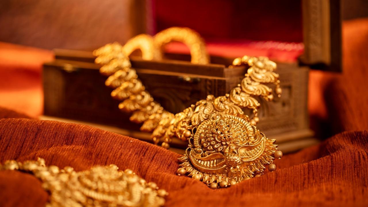 Here's how you can clean your gold jewellery