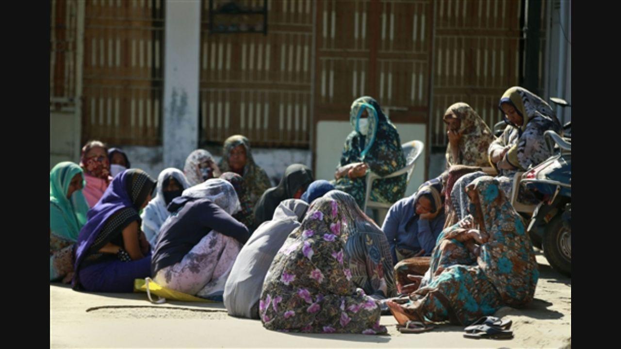Guj: Streets empty, shops shut as Dingucha village pays homage to four of family who died on US-Canada border