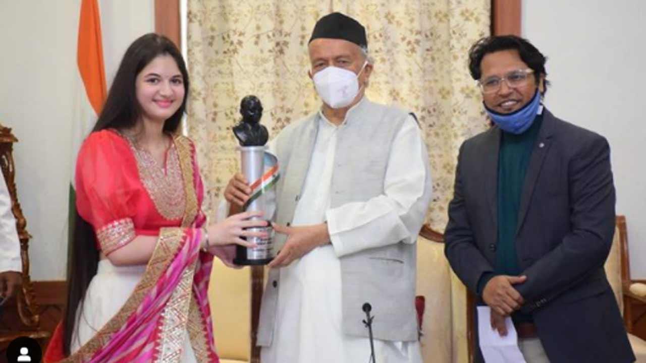 'Bajrangi Bhaijaan' fame Harshaali Malhotra receives Dr Ambedkar Award 2021