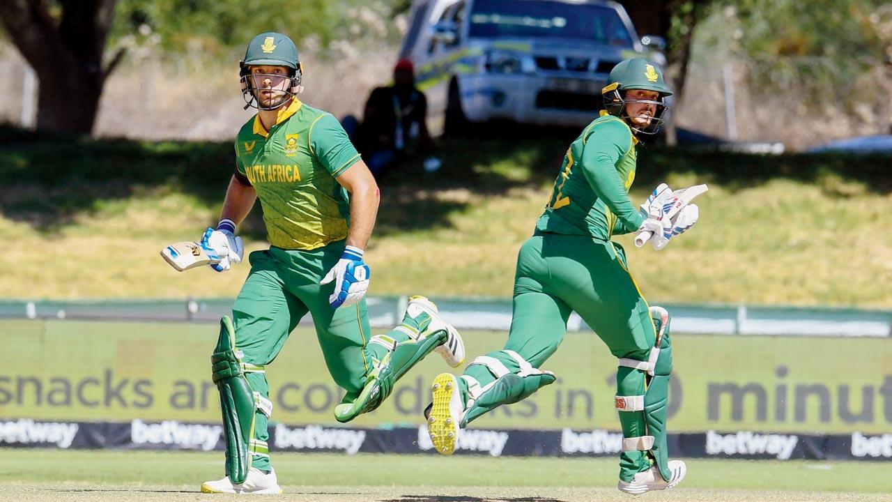 SA openers Janneman Malan (left) and Quinton de Kock take a run during the second ODI against India in Paarl yesterday. Pic/AFP