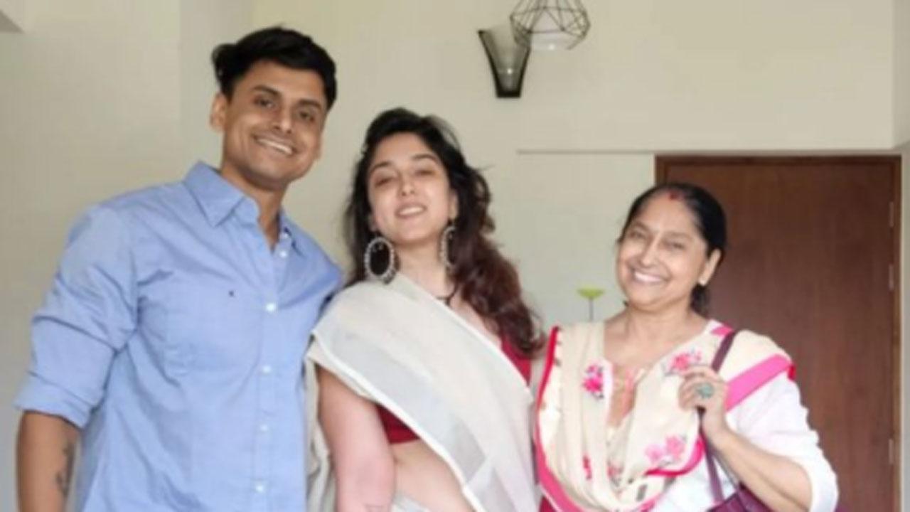 Ira Khan and Nupur Shikhare have been together for a while and the duo keeps sharing its pictures for fans on social media. In her latest post, Aamir Khan’s daughter flaunted her brand new Saree that was gifted to her by Nupur’s mother Pritam Shikhare. Read the full story here