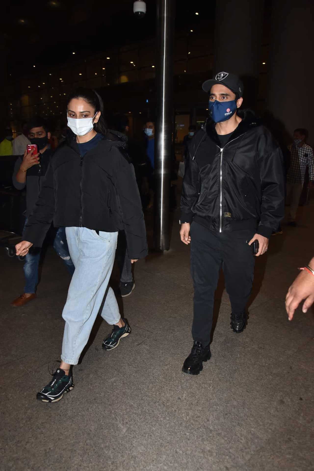 Rakul Preet and Her Beau Jackky Bhagnani Papped At The Airport