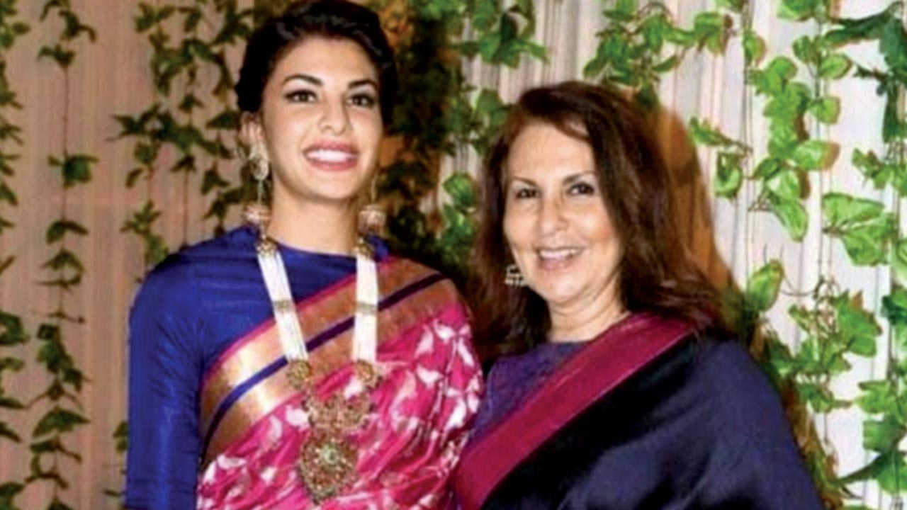 Jacqueline Fernandez with mother kim