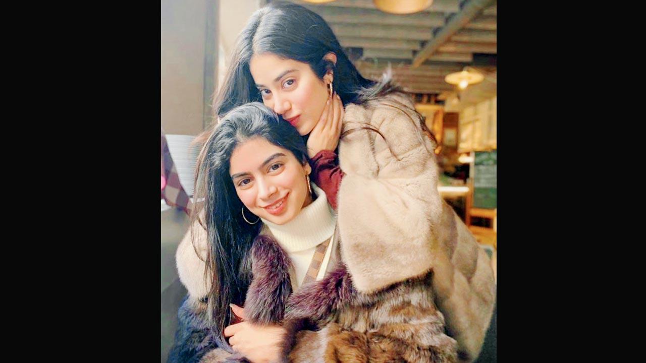 Janhvi Kapoor with sister Khushi
