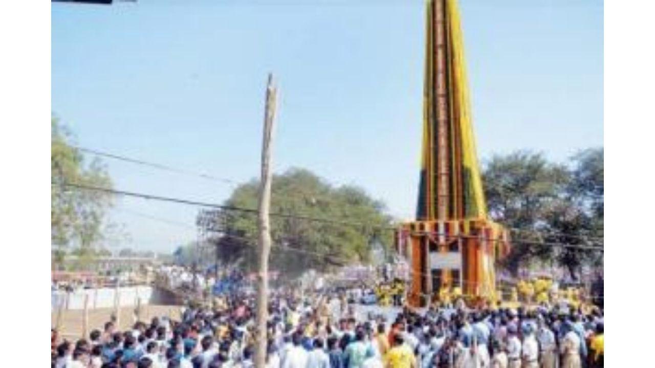 Thousands visit 'Jaystambh' monument to mark 204th anniversary of Koregaon-Bhima battle