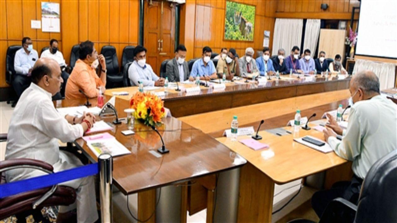 Karnataka govt decides to shut schools in Bengaluru, imposes weekend curfew