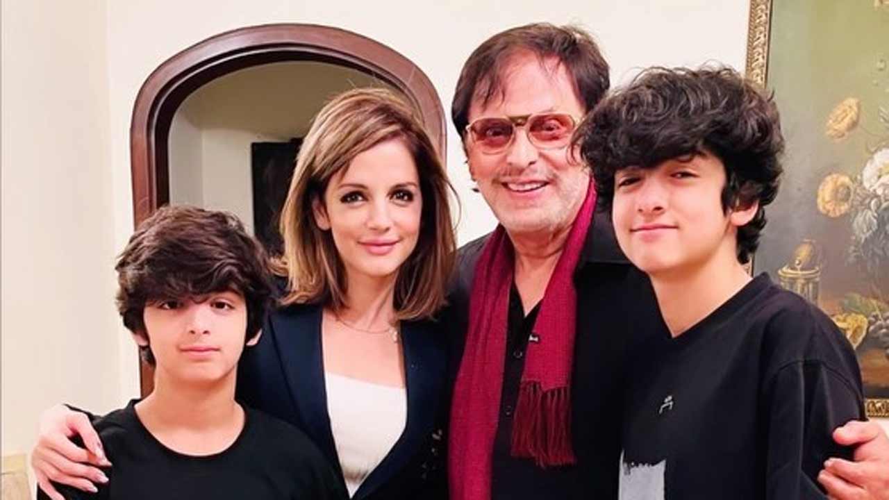 Hrithik Roshan, Sussanne Khan, Farah Khan Ali celebrate Sanjay Khan's birthday together
Sussanne Khan's father Sanjay Khan turned a year older on January 3, 2022. The Khan family hosted a family get-together, which was also attended by Hrithik Roshan, Zayed Khan, Farah Khan Ali, Hrehaan Roshan and Hridaan Roshan. The entire family had a blast clicking fun pictures as they celebrated the yesteryear actor's birthday at home. Here's the video.
