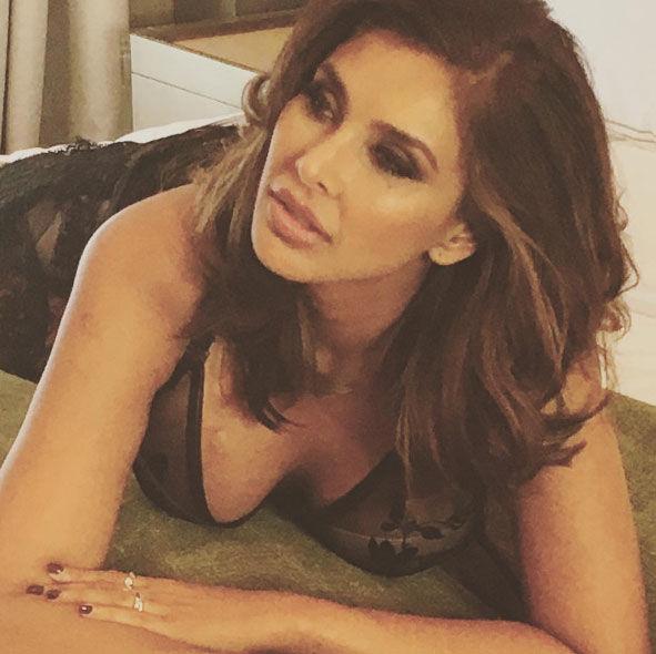 Lisa Ray likes to call herself a cancer graduate after surviving the disease. She said that she never feared about her looks after chemotherapy sessions.
