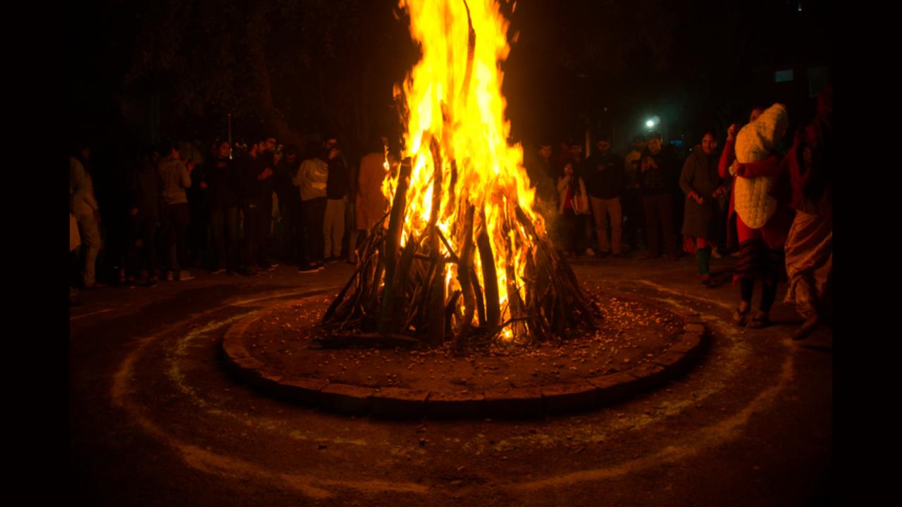 Lohri 2022: Simple tips for building an eco-friendly and smokeless bonfire