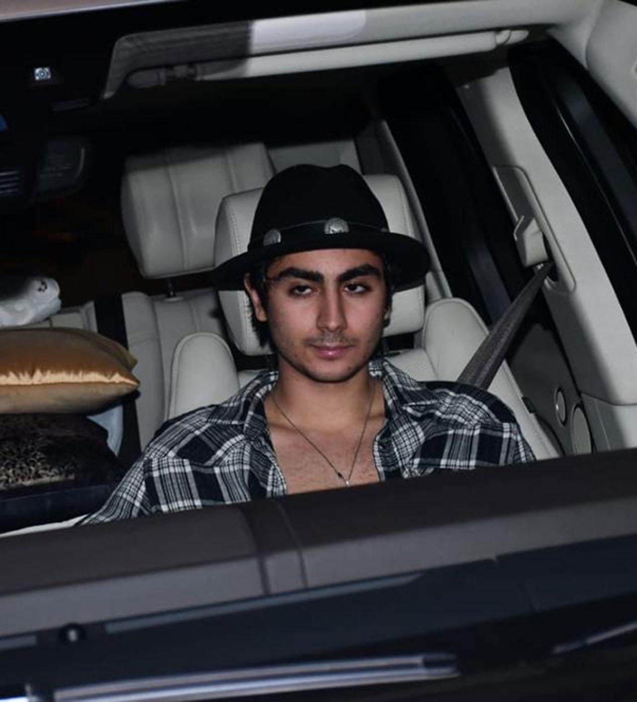 Also recently, Malaika Arora and Arbaaz Khan arrived at the Mumbai airport to receive their son Arhaan Khan. Arbaaz Khan greeted Arhaan with a long tight hug. It was the first time that Arhaan was away from home for such a long time. Malaika too hugged Arhaan Khan who has been away studying at a college abroad. Back in August, Malaika had written an emotional note as Arhaan left for college.
 
  Also recently, Malaika Arora and Arbaaz Khan arrived at the Mumbai airport to receive their son Arhaan Khan. Arbaaz Khan greeted Arhaan with a long tight hug. It was the first time that Arhaan was away from home for such a long time. Malaika too hugged Arhaan Khan who has been away studying at a college abroad. Back in August, Malaika had written an emotional note as Arhaan left for college.
 
 