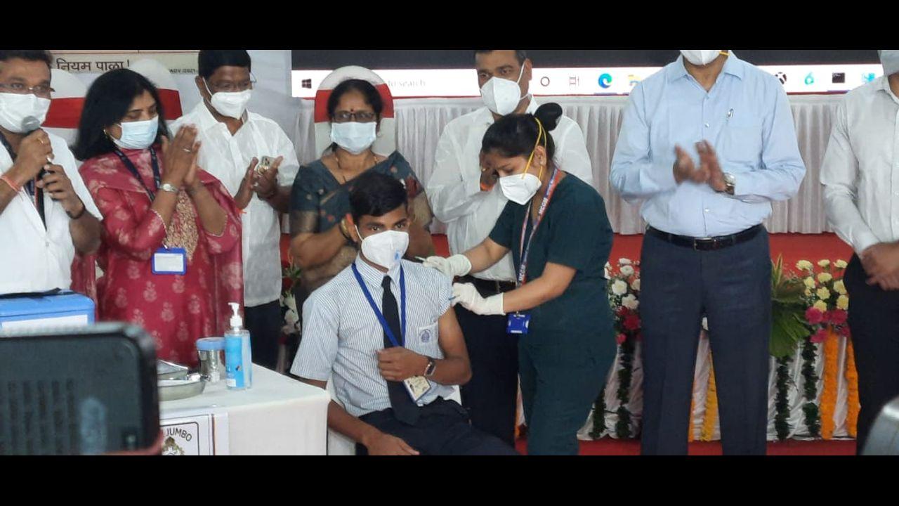 The immunisation process at the civic-run centres will be free of cost. Paid vaccination is also available at some of the private centres that have stock of Covaxin vaccine. The civic body allowed both walk-ins and prior registration via the CoWIN app for vaccination. Pic/Satej Shinde