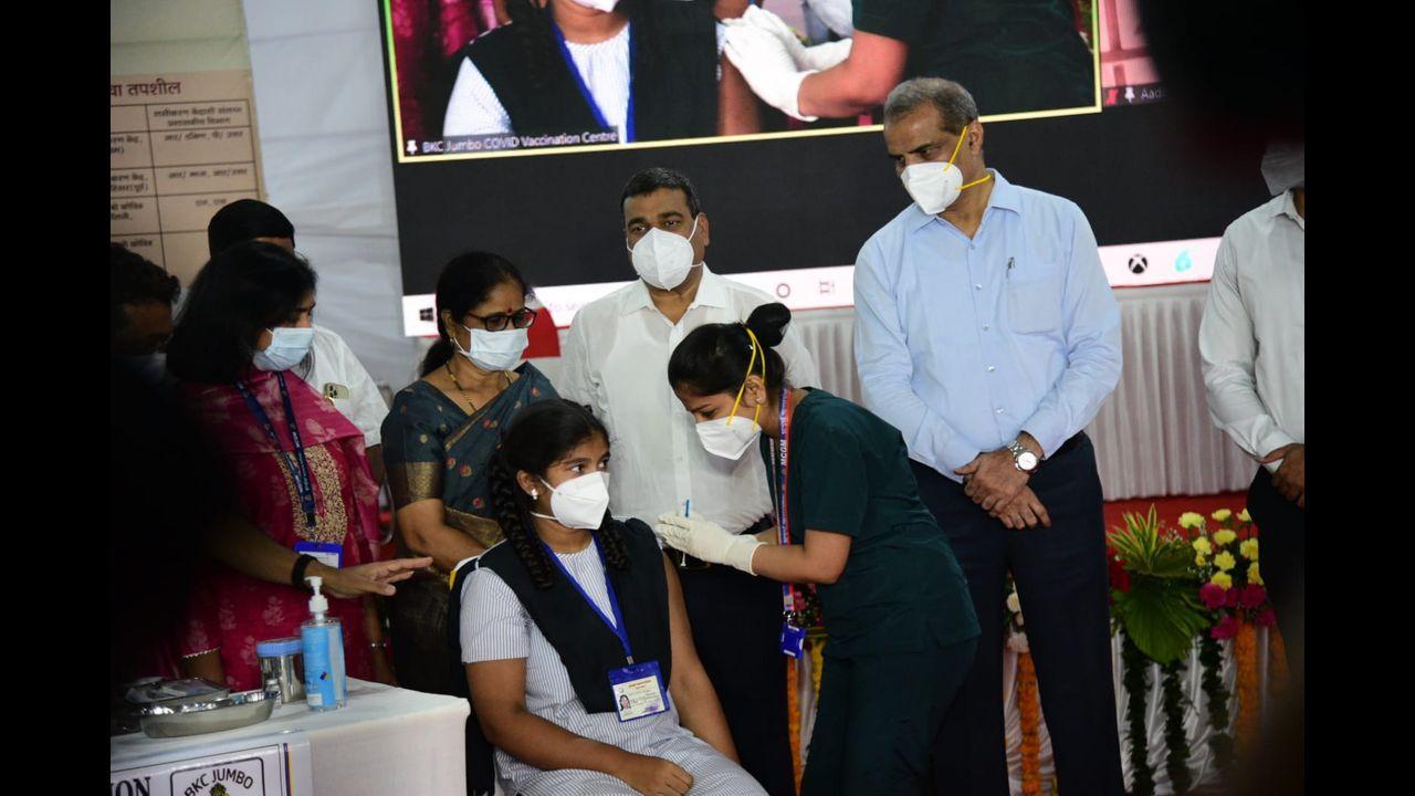 Vaccination drive for children aged 15-18 in Mumbai. Pic/Pradeep Dhivar