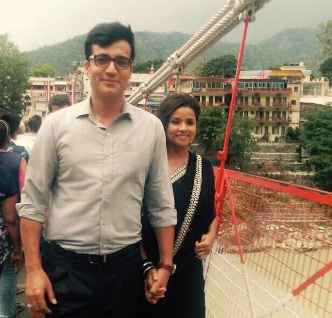 Narendra Jha passed away at age 55 at his Nashik farmhouse in 2018. He is survived by his wife Pankaja Thakur. In picture: Narendra Jha with Urmila Mahanta during a film shoot