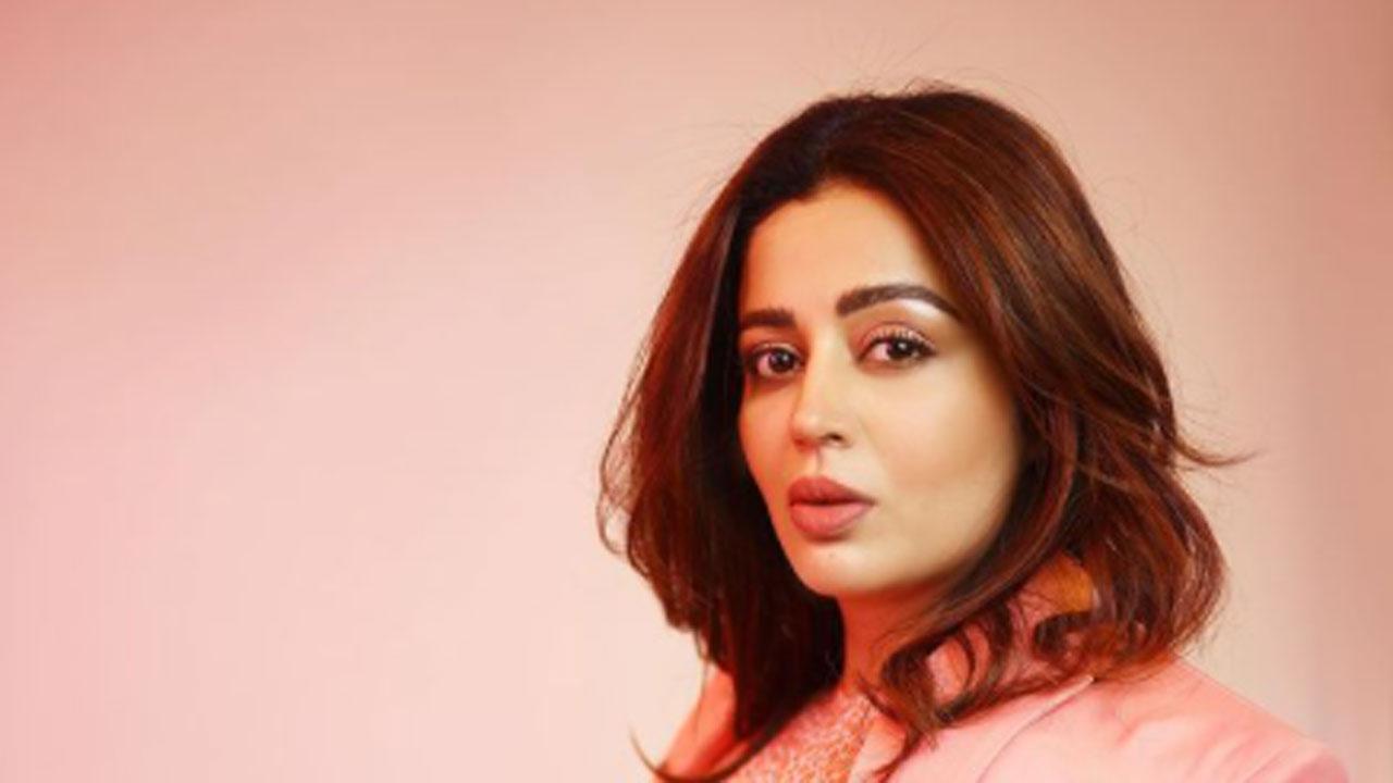 Nehha Pendse tests positive for Covid-19, says she's in home quarantine