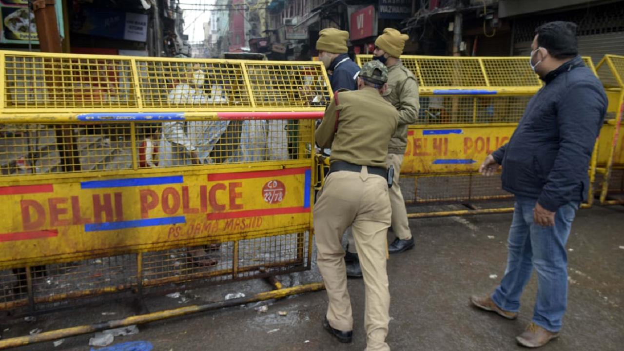 Delhi: No lockdown if you wear masks, says CM Kejriwal