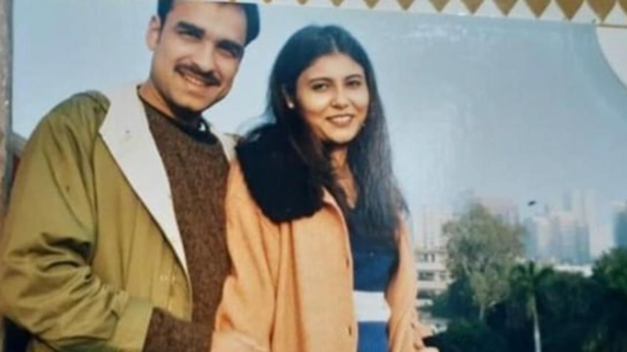 SEE: Pankaj Tripathi shares rare throwback photos with wife Mridula on 17th wedding anniversary