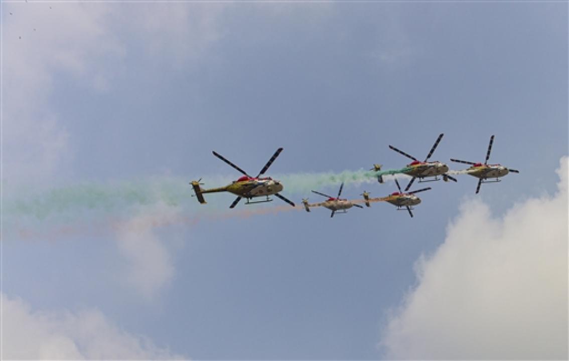 IAF Sarang (ALH) flypast in 'Ladder' formation during the Republic Day parade 2022 at Rajpath in New Delhi. Pic/PTI