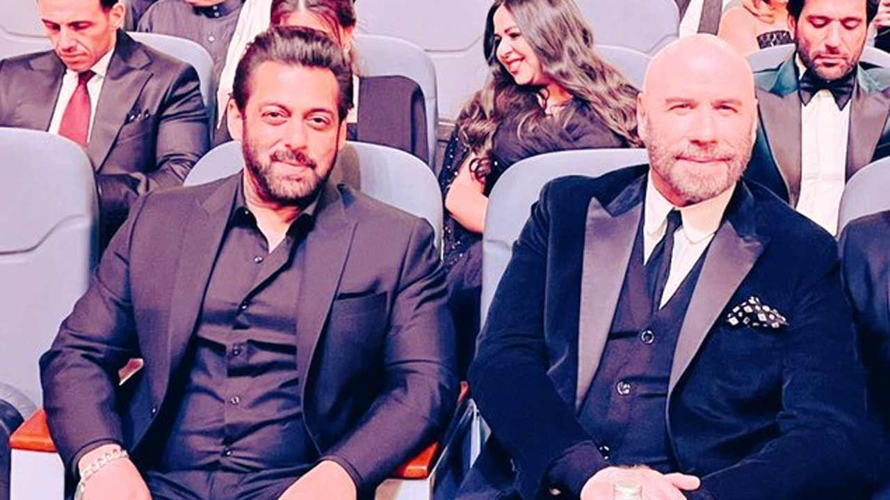 A video of Salman and John's meeting has been doing the rounds on the internet. Salman can be seen praising John for his performance in films and also introduced himself. Read the full story here