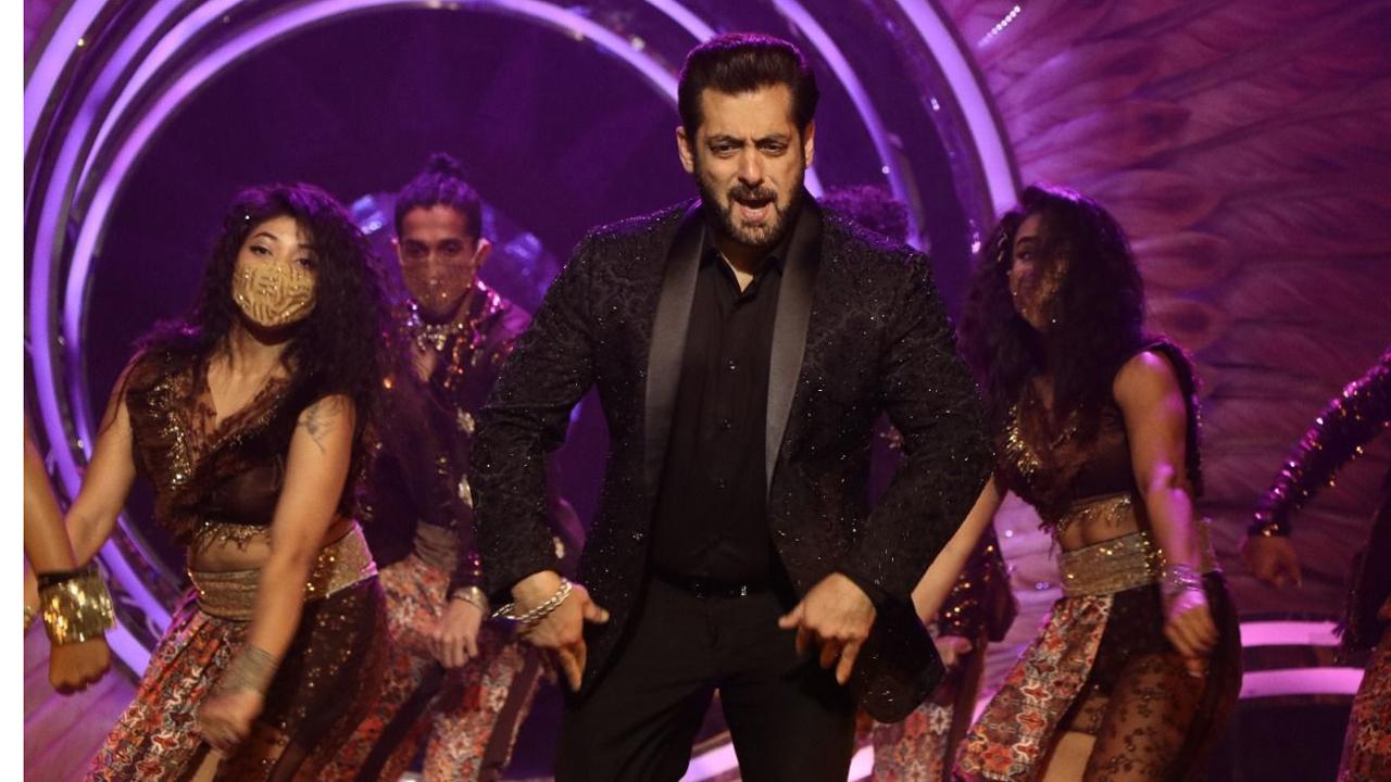 Host of Bigg Boss, Salman Khan celebrates the end of another sucessful season, by taking to stage. 