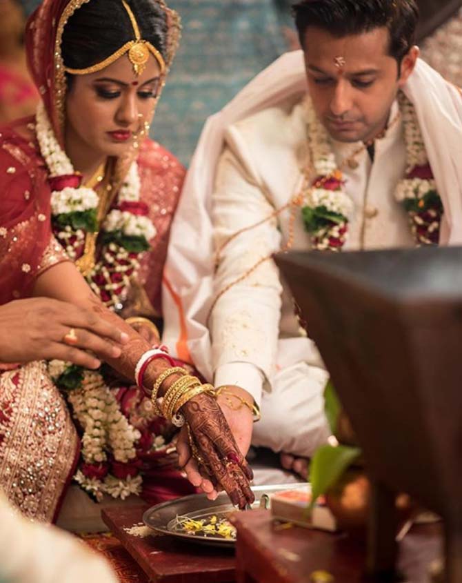 Ishita Dutta-Vatsal Sheth: Actress Ishita Dutta, who is former actress Tanushree Dutta's younger sister, tied the knot with her long-time boyfriend and co-star Vatsal Sheth in a private low-key ceremony on November 28, 2017, in Mumbai. Ishita and Vatsal's wedding took the fans and industry by surprise. The two met and fell in love on the sets of the TV show 'Baazigar'. Vatsal started his acting career with the TV series 'Just Mohabbat' and debuted in Bollywood with 'Tarzan: The Wonder Car'. Ishita's first Bollywood film was Ajay Devgn's 'Drishyam'.