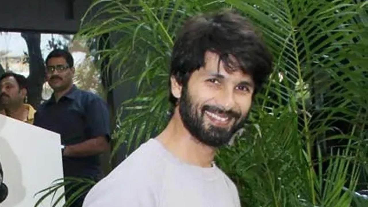 Shahid Kapoor stuns fans with his clean-shaven look