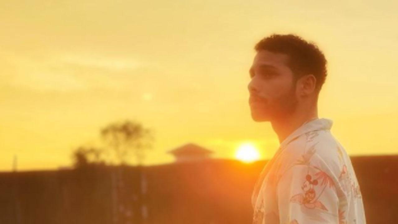 Siddhant Chaturvedi hops on to the latest 'Gehraiyaan' trend on his Instagram