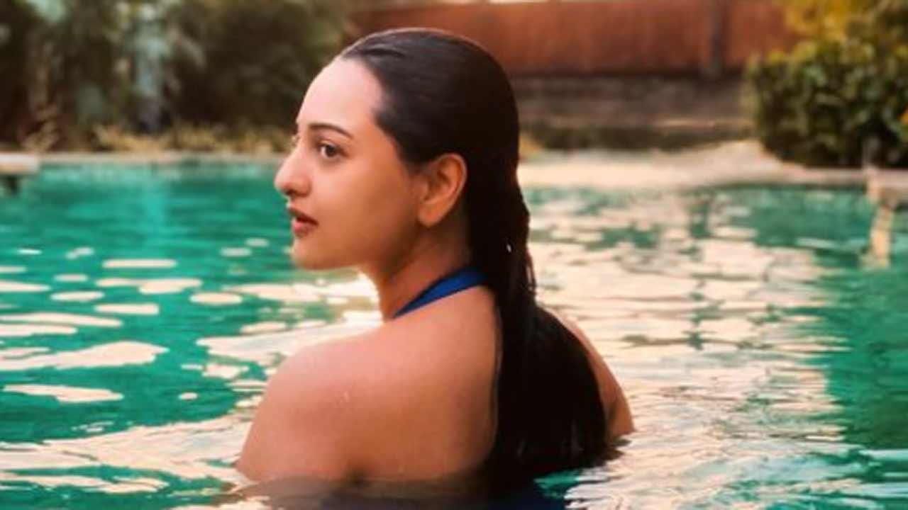 Sonakshi Sex Bathroom - Sonakshi Sinha shares pool picture, fans shower compliments