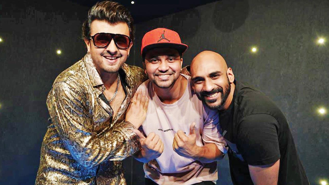 Sonu Nigam with friends