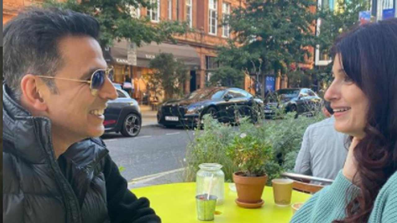Akshay Kumar celebrates 21 years of 'adventure' with Twinkle Khanna