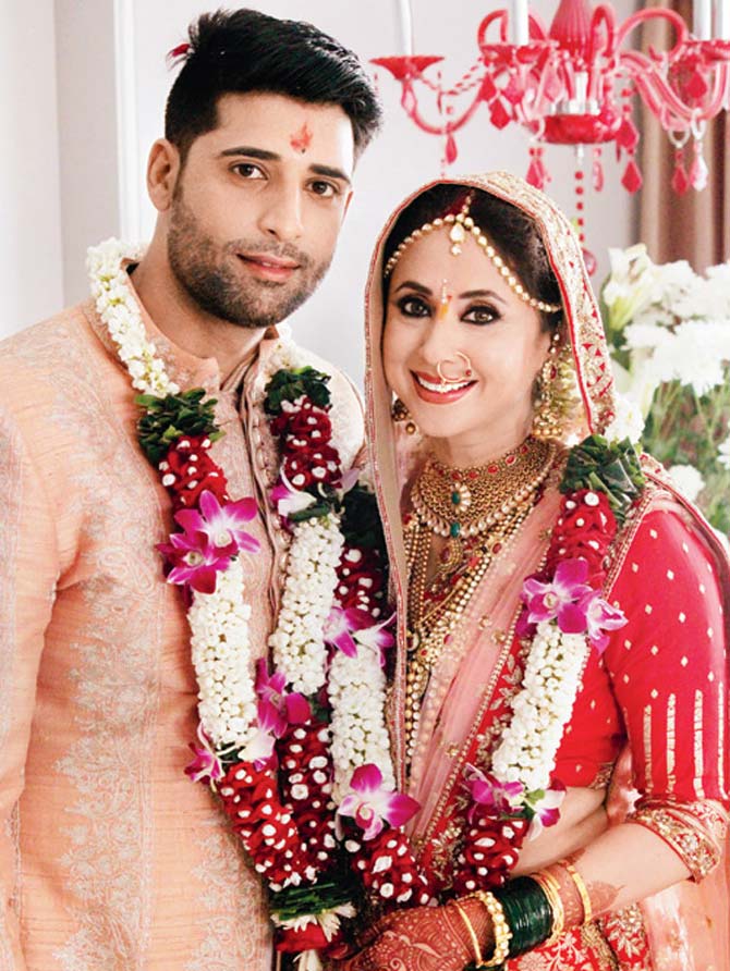 Urmila Matondkar-Mohsin Akhtar Mir: Urmila Matondkar tied the knot with Kashmir-based businessman and model Mohsin Akhtar Mir in a quiet wedding ceremony at her Mumbai residence in March 2016. Unlike the typical star-studded weddings of Bollywood, the couple kept it simple and private. A close friend of the actress, designer Manish Malhotra was the only Bollywood personality present at the wedding.