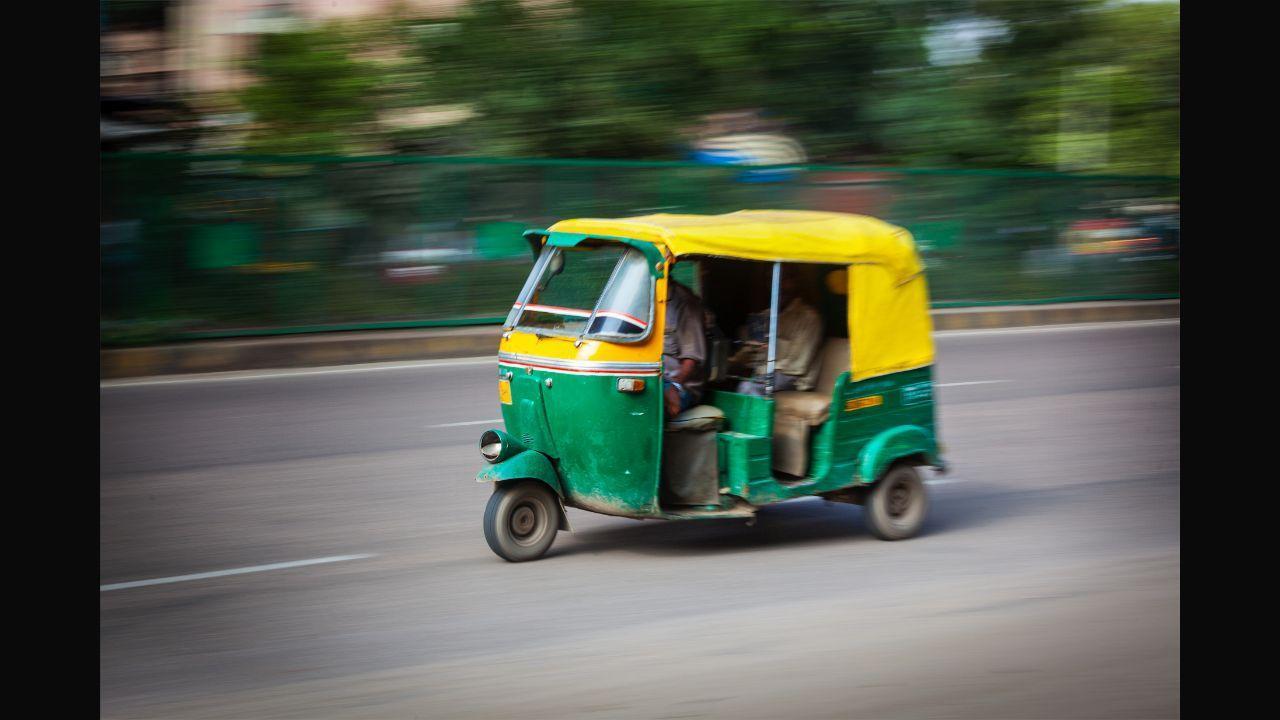 Runaway Delhi girl reunited with kin after prompt action by Vasai auto driver 