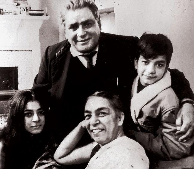 From Prithviraj Kapoor to Raj Kapoor, Rishi Kapoor and Ranbir Kapoor, she has worked with four generations of Bollywood's famous Kapoor family.
In pic: Zohra Sehgal, Kiran and Pavan with Prithviraj Kapoor, London, 1960s.