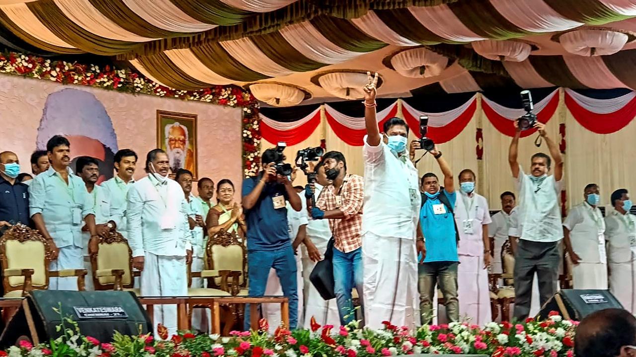 AIADMK meet picks Palaniswami as its supreme leader