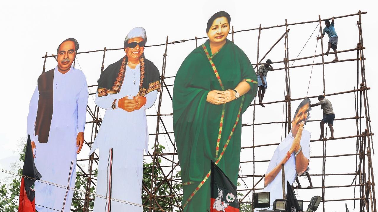 Clash outside AIADMK hq in Tamil Nadu, OPS arrives at party office