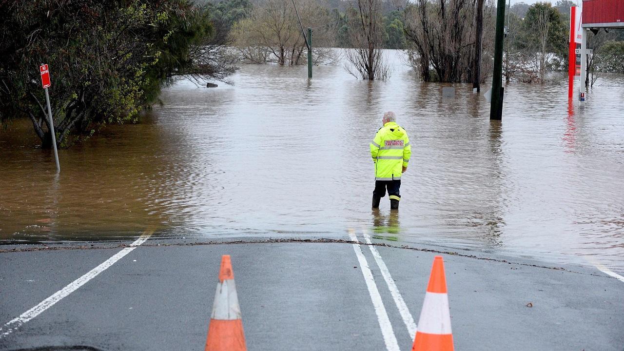 Sydney braces for more heavy rains and flash floods as thousands flee homes