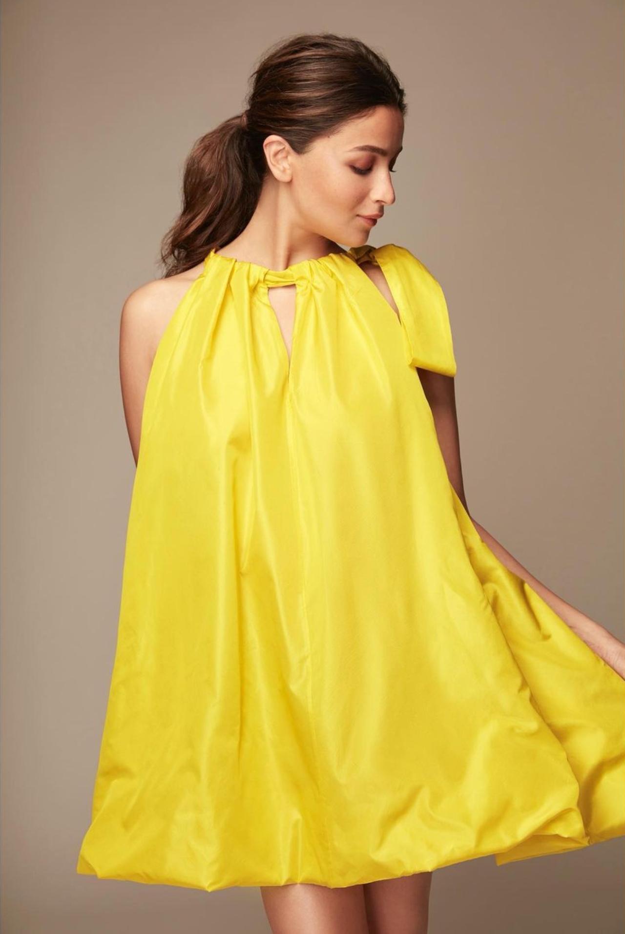 Alia Bhatt is Little Miss Sunshine Goes Bold in Yellow Balloon Dress, Hides  Baby Bump in Style - See Pics From Darlings Trailer Launch