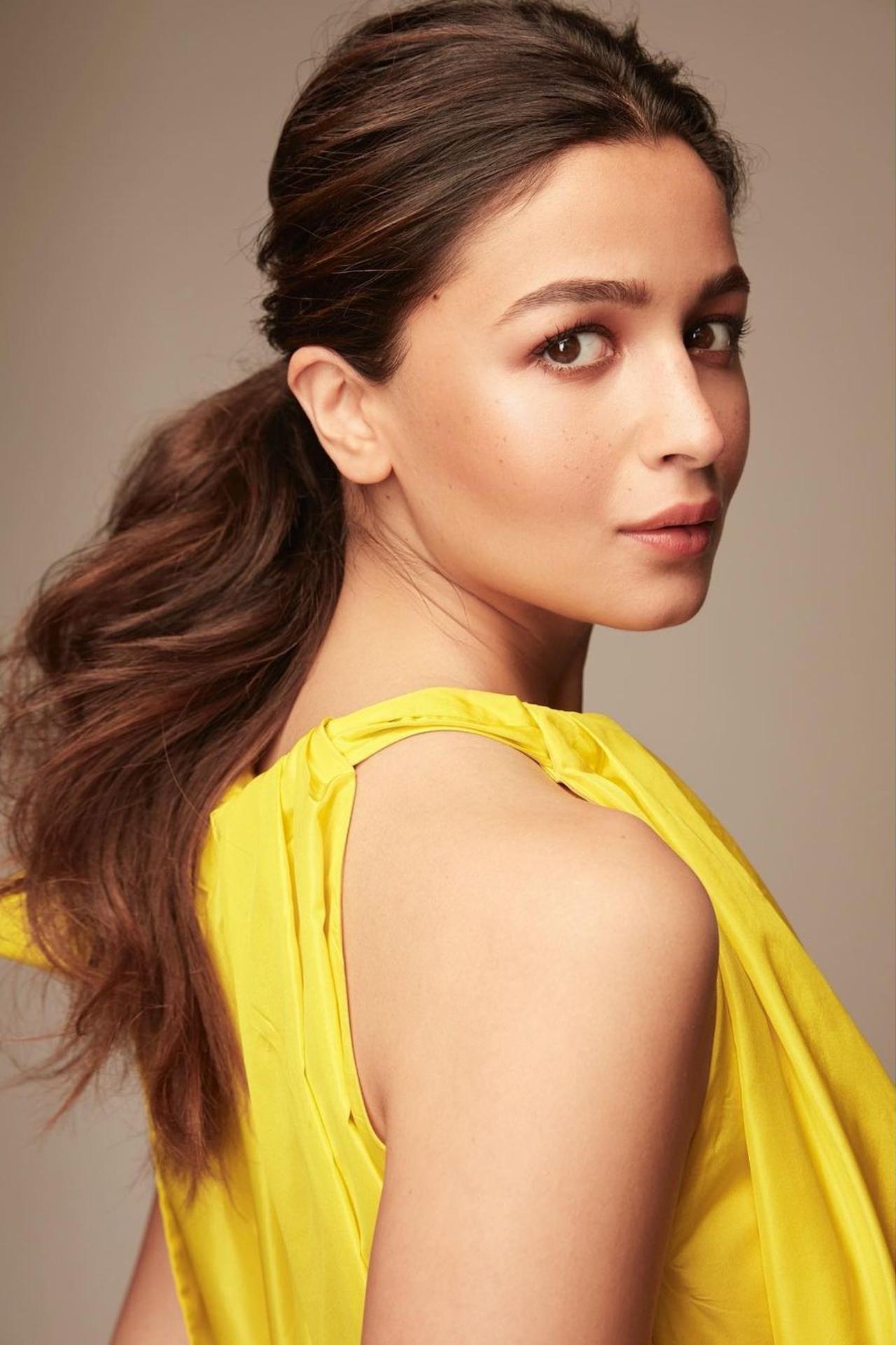 Alia Bhatt Sex Poto - Pics: Alia Bhatt aces her maternity look in a bright yellow dress at the  trailer launch of 'Darlings'