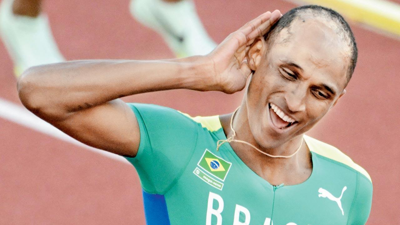 Brazil’s Dos Santos stuns Warholm in 400m final