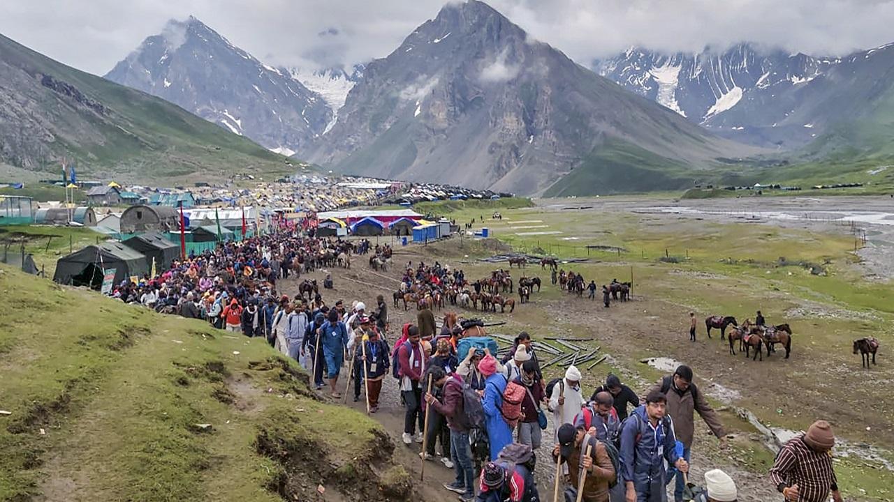 Fresh batch of over 5000 pilgrims leaves Jammu camp for Amarnath shrine