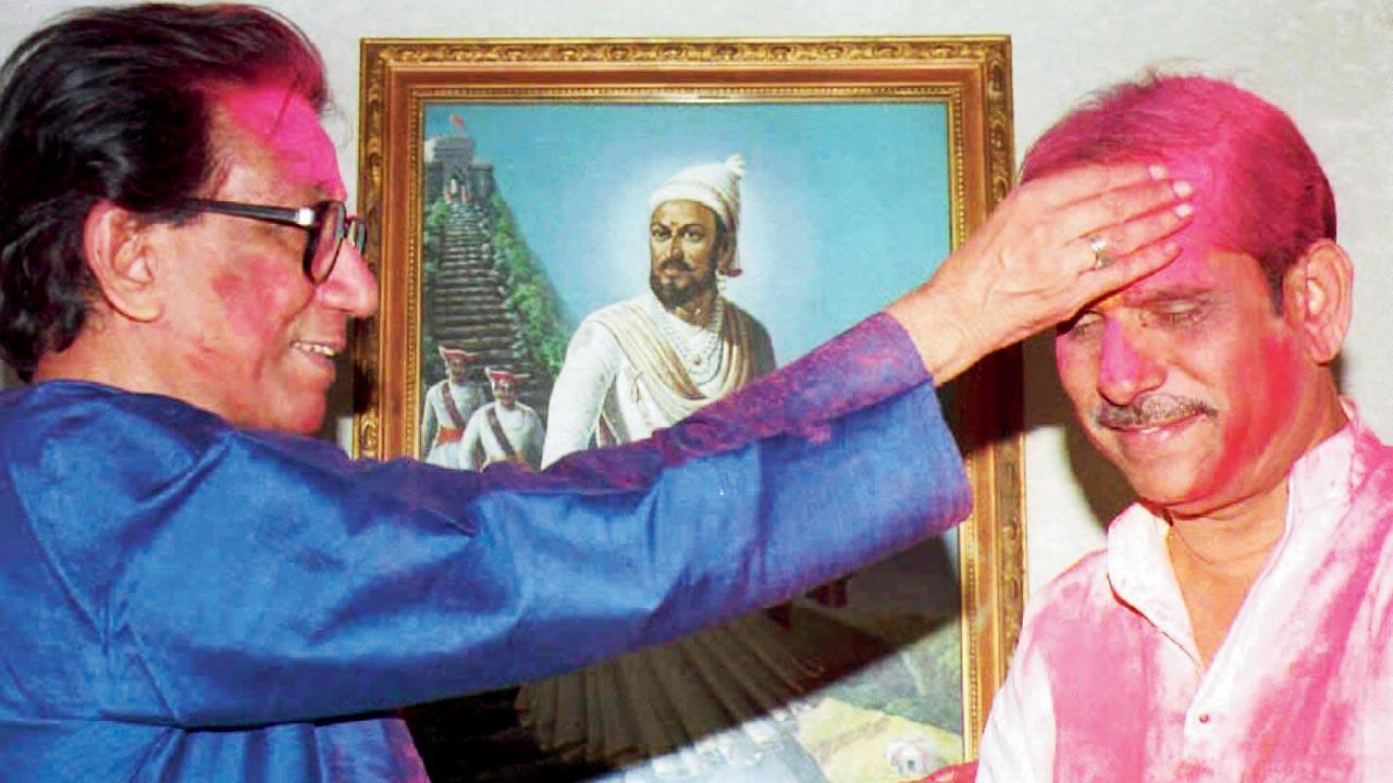 Bal Thackeray greets then Chief Minister Manohar Joshi on Holi at his residence in 1995. Joshi’s growing proximity to the supremo is said to have miffed Chhagan Bhujbal who had in 1991, threatened to split the party with the support of 18 MLAs