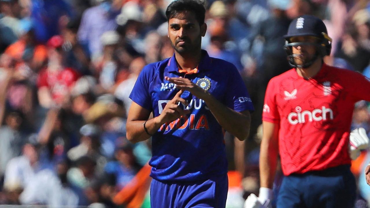ENG vs IND: Bhuvneshwar Kumar becomes first bowler in T20Is to bowl 500 dots in powerplay